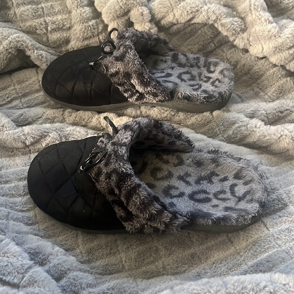 Vionic slippers - Picture 3 of 7